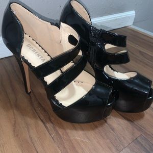 Woman’s stiletto hells size 10